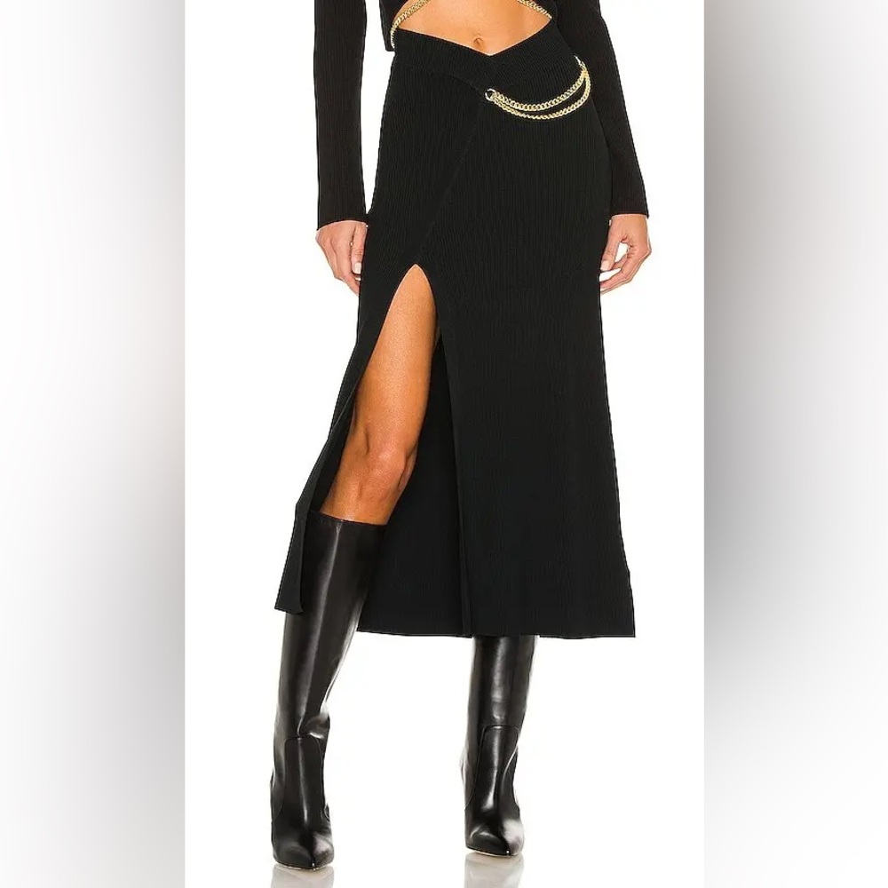 ALMA TOP IN BLACK
NICHOLAS
Color: Black Xs